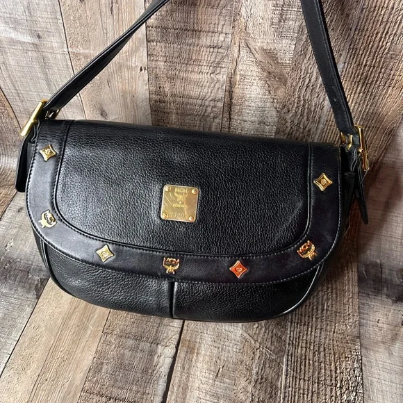 MCM Black Leather Shoulder bag with Gold Hardware - Picture 2 of 16